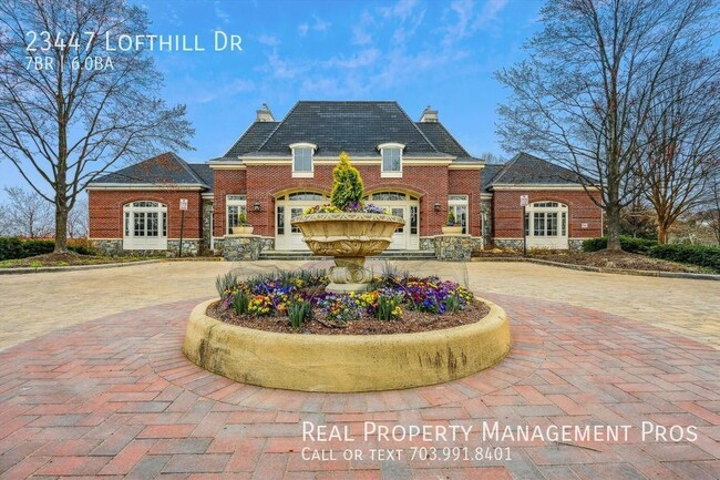 Building Photo - Beautifully Maintained 7 Bedroom 6 Bath Ho...