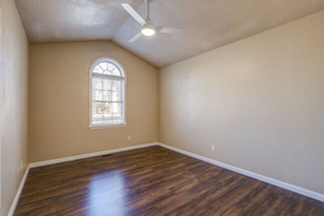 Building Photo - 212 Running Deer Dr