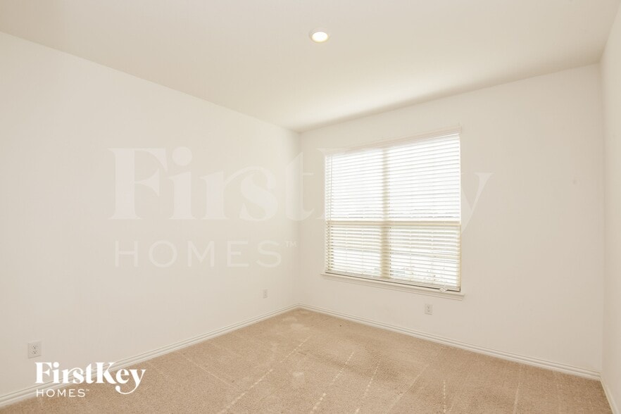 Building Photo - 2512 Northcote Dr