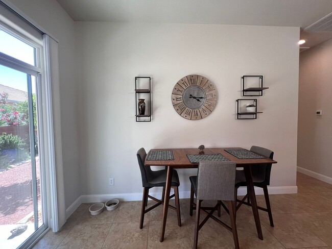 Building Photo - 7 Month Term Furnished Townhome In Hurricane