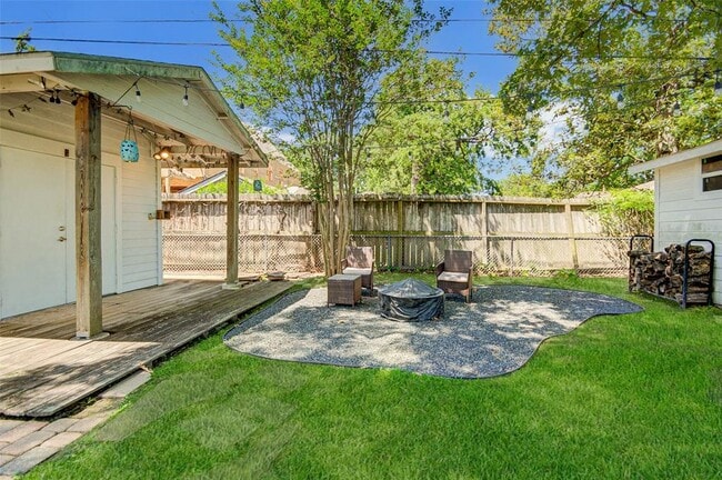 Building Photo - 2006 Gardenia Dr