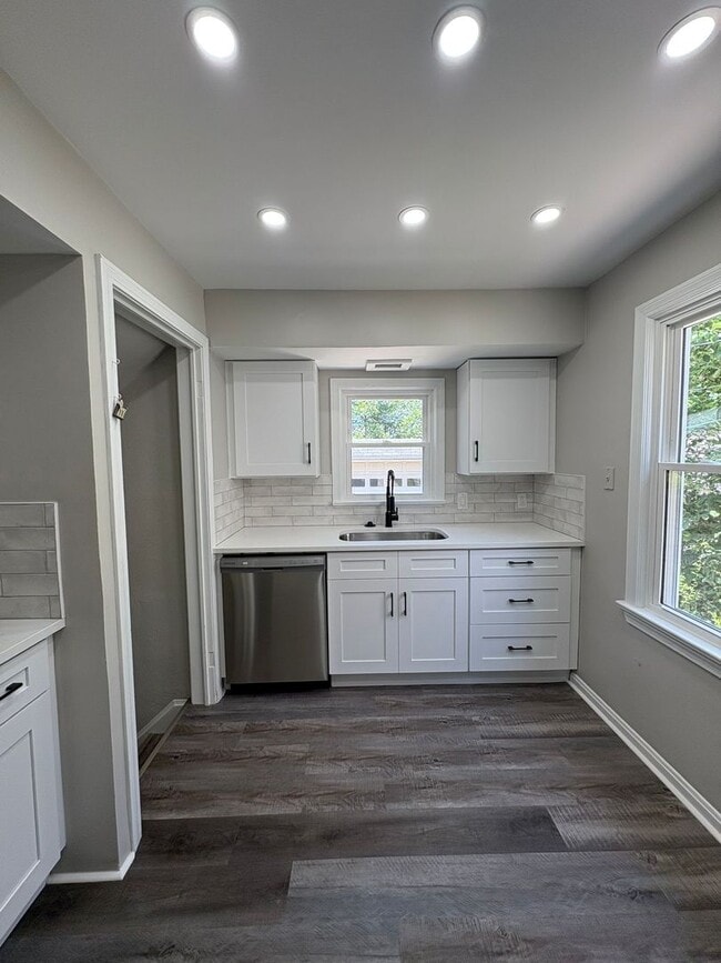 Building Photo - 4165 Harwood Rd