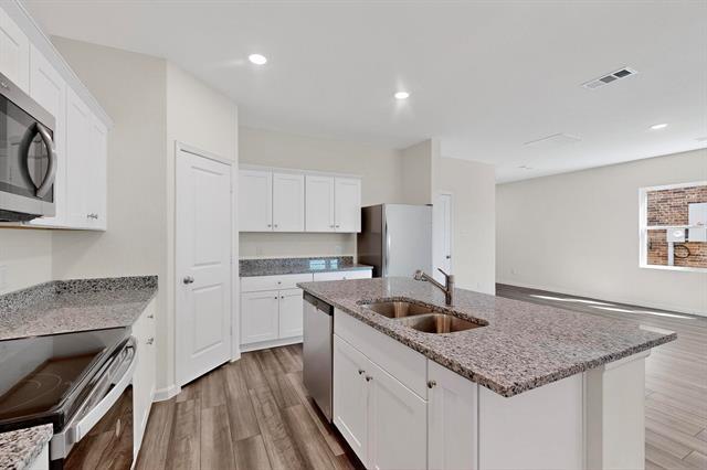 Building Photo - 225 Savannah Wy