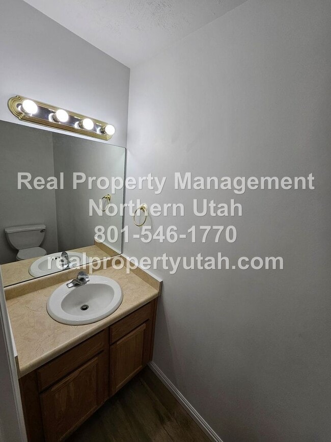 Building Photo - 3 Bedroom Home in Clearfield Available