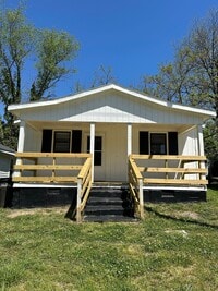 Building Photo - 708 W Raleigh Ave