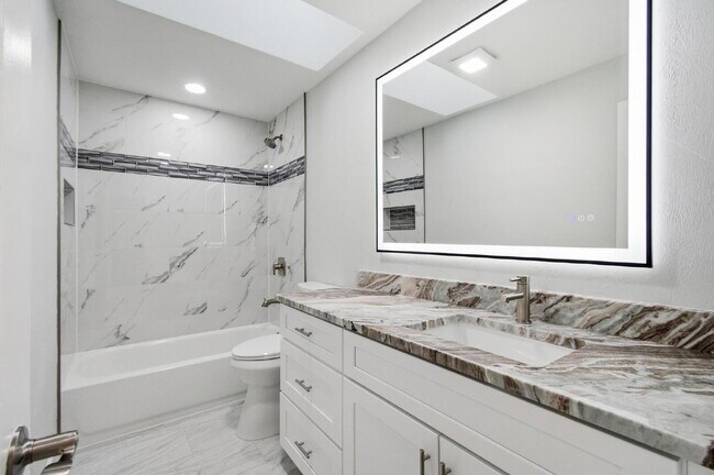 Building Photo - "Chic & Cozy 2-Bed Retreat with Granite Touches in Palm Coast!"