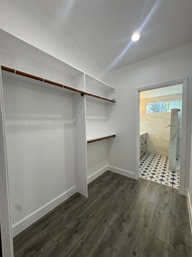 Building Photo - Beautiful 2 bd 2 ba with office! Home minutes from the Historic Pearl! AVAILABLE NOW!