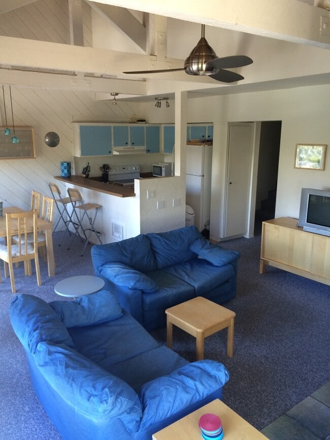 Building Photo - Bigwood Condo by the Village! Garage parking!