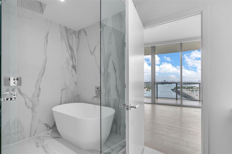 Building Photo - 1400 Biscayne Blvd