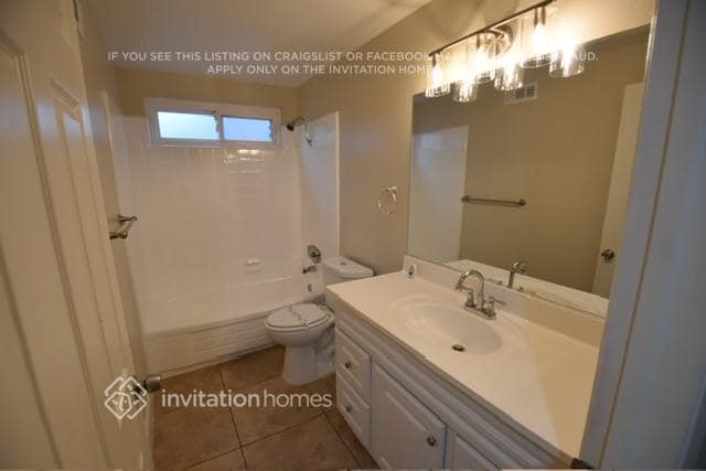 Building Photo - 2025 S Main St