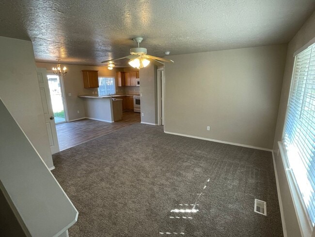 Building Photo - Ready Now / 4 Bed PLUS Large BONUS ROOM and 2.5 BA great spacious home!