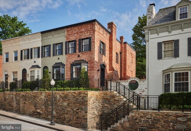 Building Photo - 1026 31st St NW