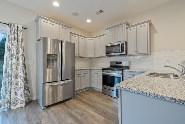 Building Photo - 3 Bedroom Home in Pendleton, SC