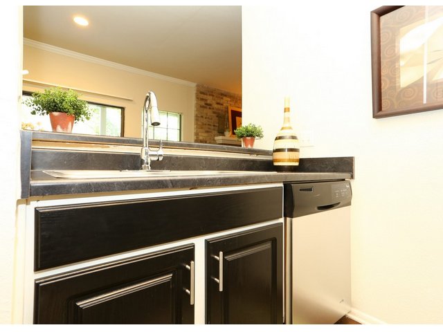 Building Photo - 11028 Jollyville Rd