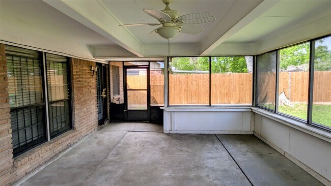 Building Photo - 10227 Gulf Meadows Dr