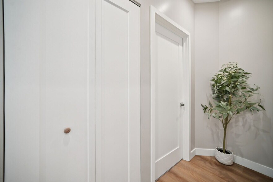 Building Photo - 8436 Oakdale Ave