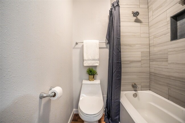 Building Photo - 8411 Sands Point Dr