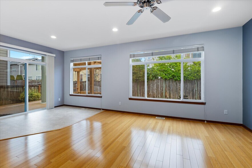 Breakfast Nook - 5926 SE 2nd Ct