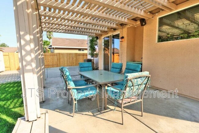 Building Photo - 3232 Balada Way