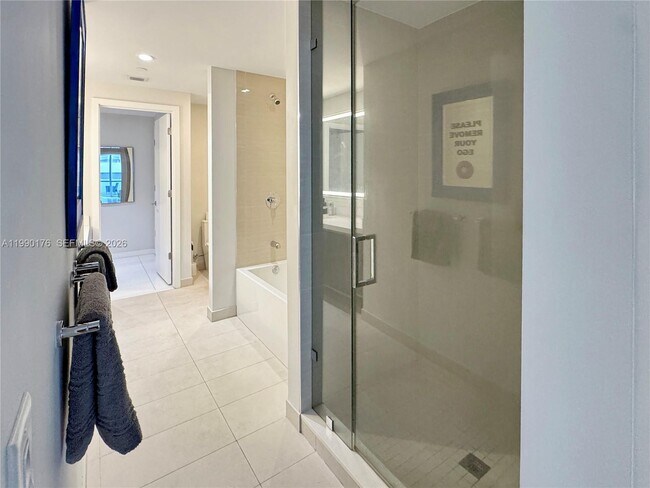 Building Photo - 851 NE 1st Ave