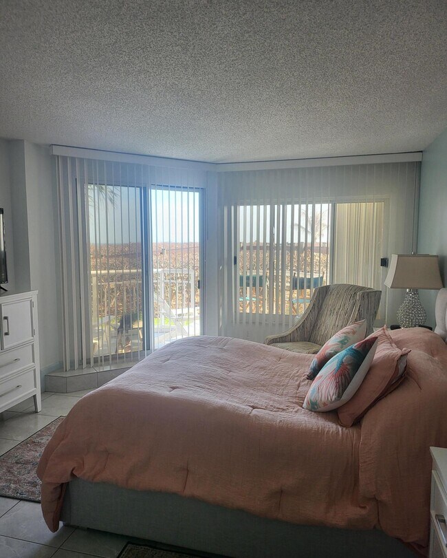 Building Photo - 3870 N Hwy A1A