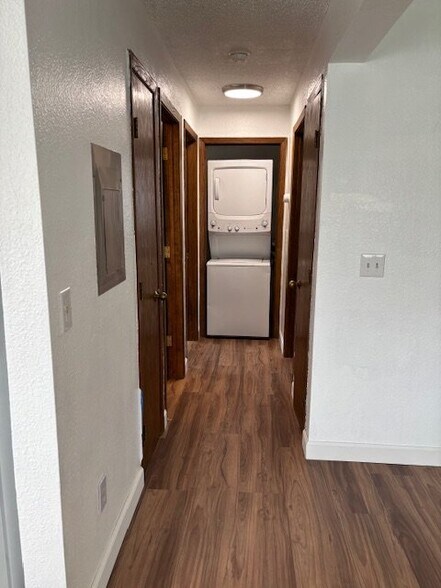 Building Photo - 1180 Golden Dawn Cir