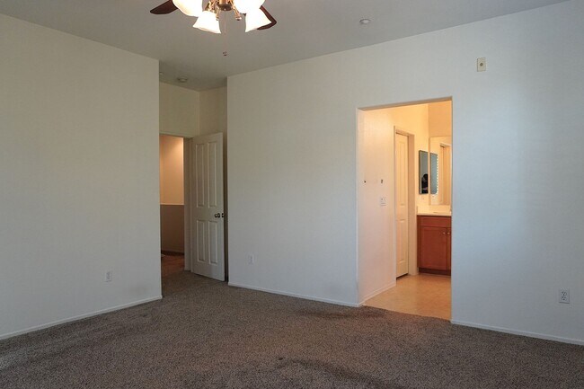 Building Photo - 27544 Papillion St