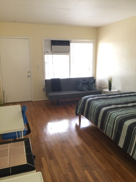 Building Photo - 2821 SW 1st Ave