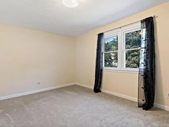 Building Photo - 47 47 Morgan Ave