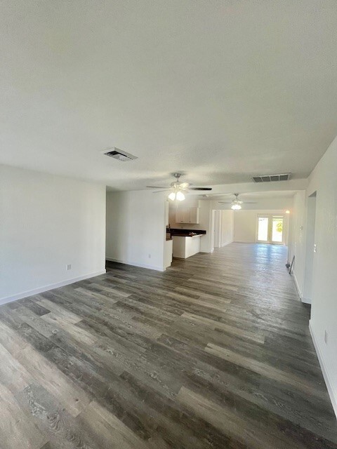 Building Photo - 705 E Virginia Ave