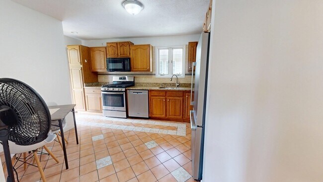 Building Photo - 54 Linwood St
