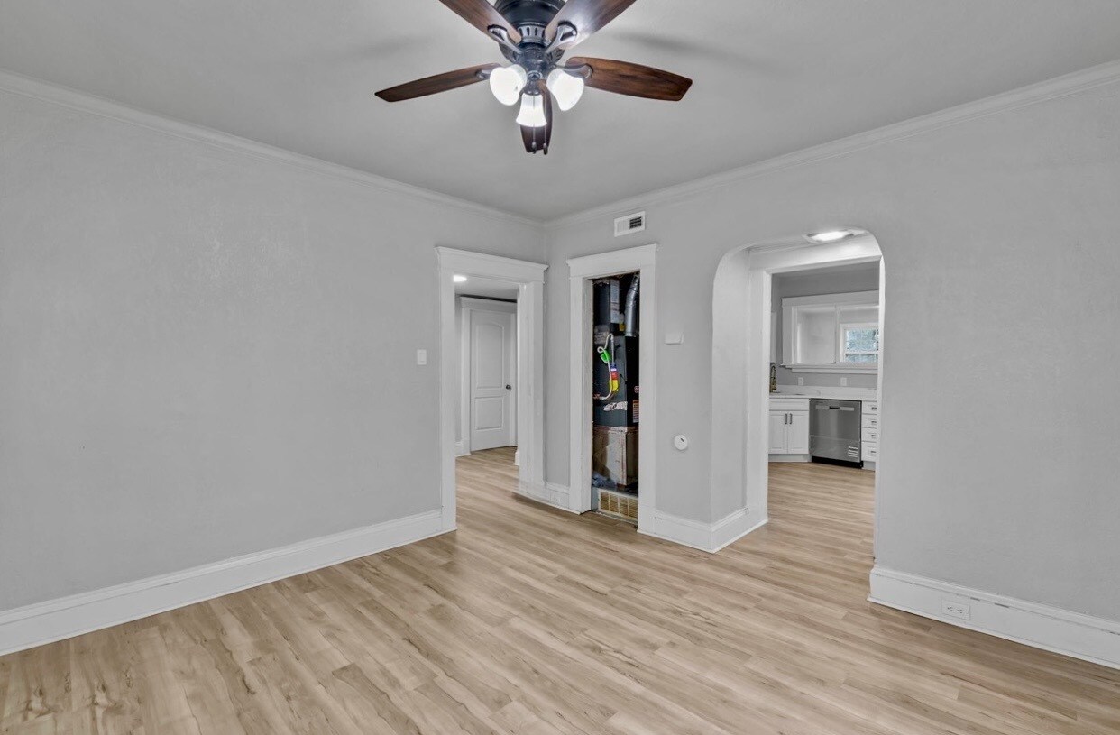 Building Photo - 1801 Saint Denis Ave