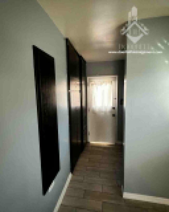 Building Photo - 956 W Harvard Pl