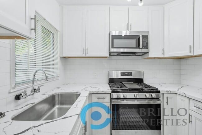 Building Photo - 3011 1/2 30th Street
