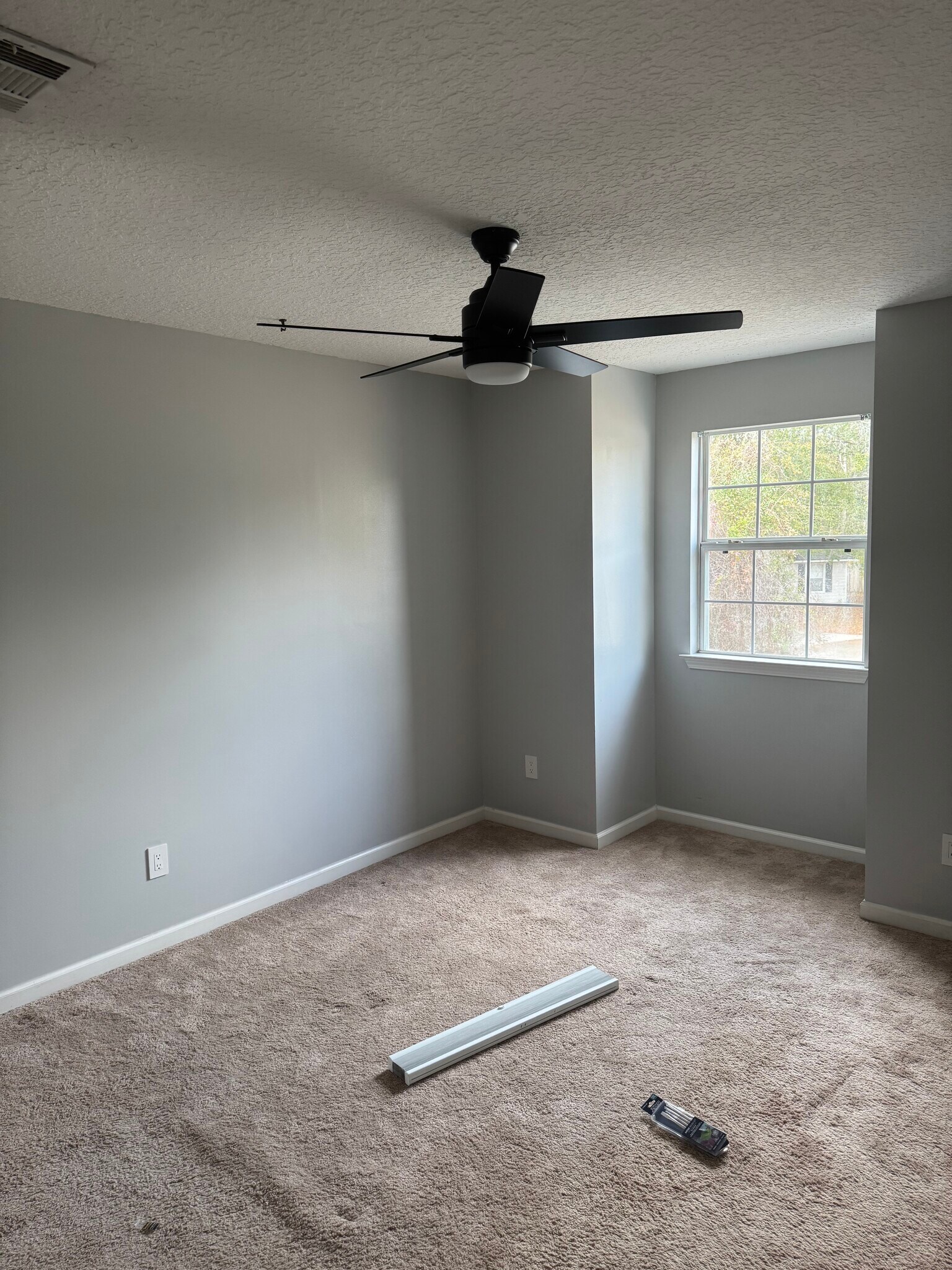 Building Photo - 407 Royal Pines Way