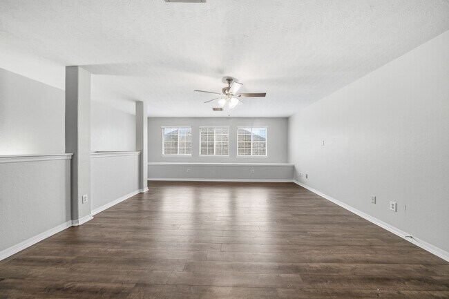Building Photo - 2711 Wallingford Pnes