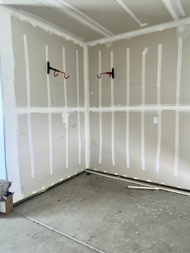 Building Photo - 233 Karen Ave