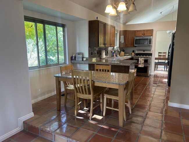 Building Photo - 1094 Gravel Hills Dr