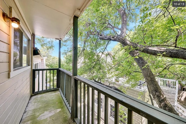 Building Photo - Beautiful West Campus 1x1 @ Westwood