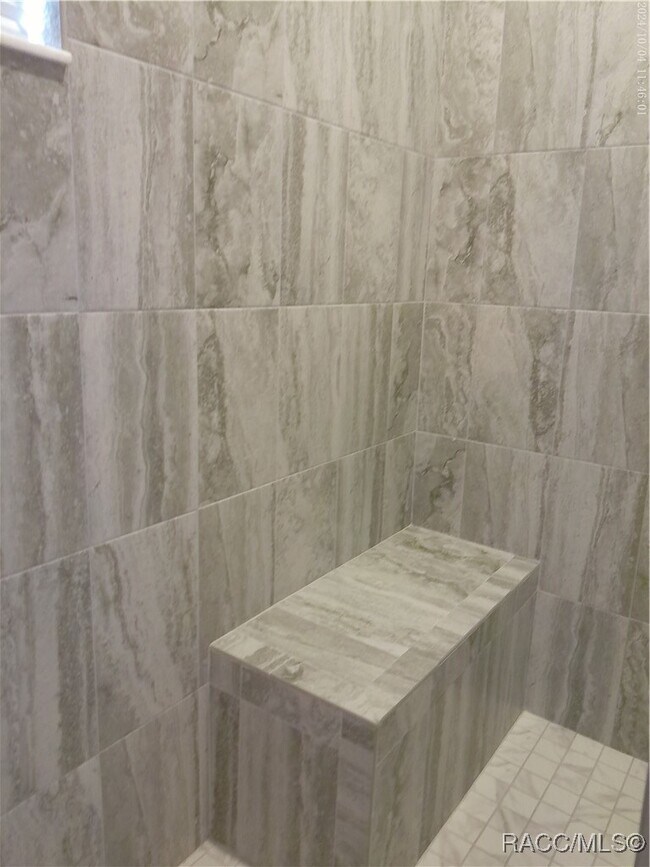 Building Photo - 1381 N Spend a Buck Dr