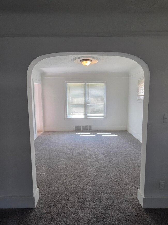 Building Photo - 15757 Pinehurst St