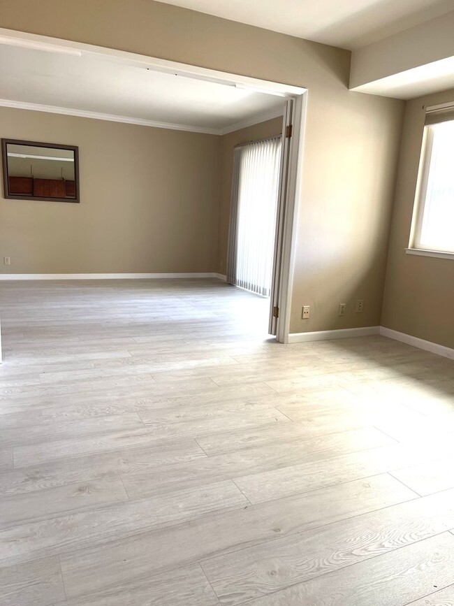 Building Photo - Spacious 2 Bedroom 2 Bathroom Unit in The ...