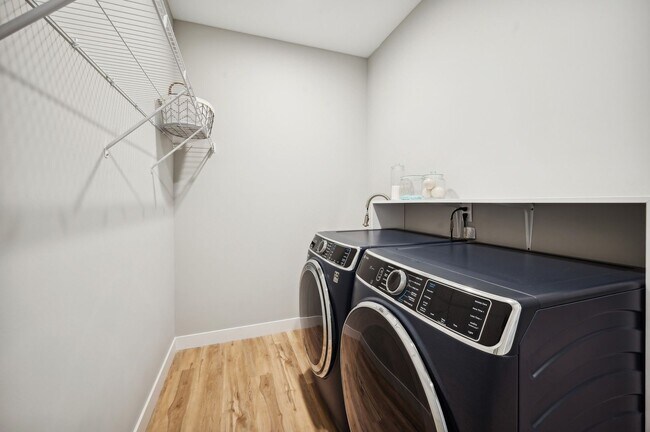 Building Photo - Stunning New Construction Home For Rent in White Bear Lake - One Level Living!