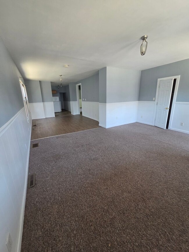 Building Photo - Lower two-bedroom unit east side