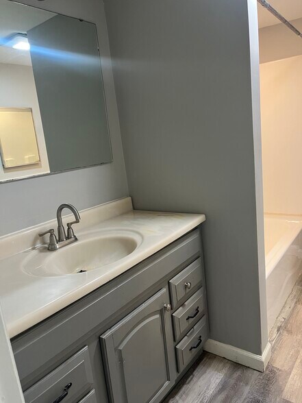 Building Photo - 10 Wakefield Ave