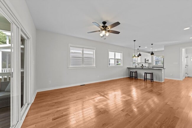 Building Photo - Modern 3 Bedroom home inside Downtown Raleigh, Fenced-in Backyard, Updated Kitchen, Pet Friendly!