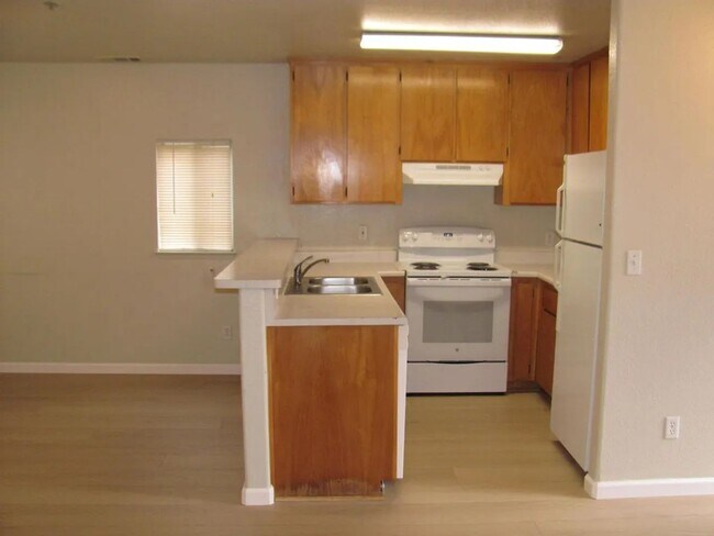 Building Photo - 461 Summertree Ln