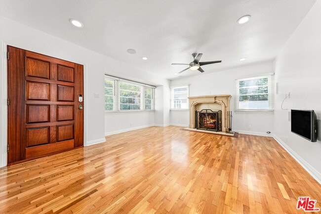 Building Photo - 4221 Stewart Ave