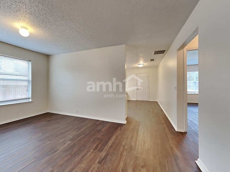 Building Photo - 1523 Wavecrest Dr