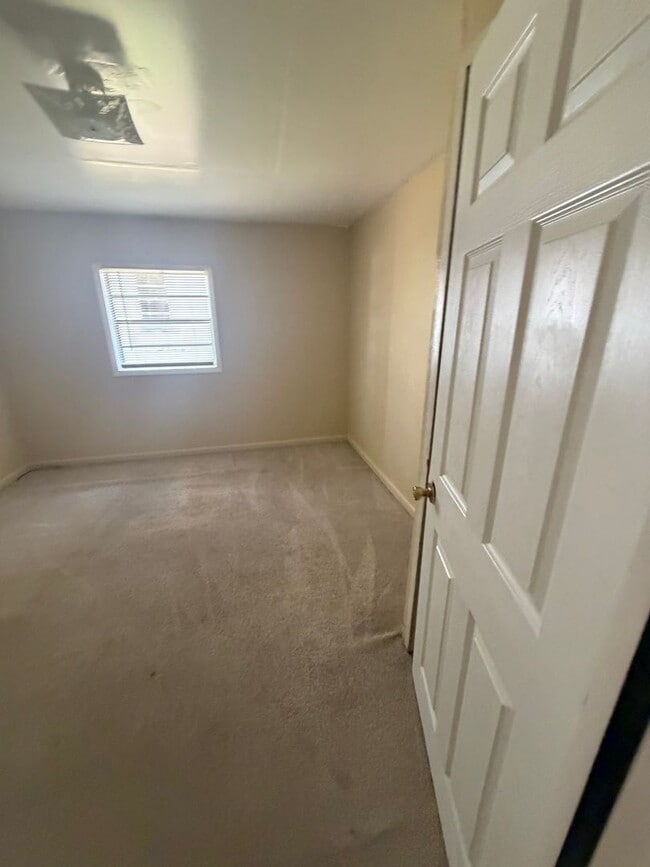 Building Photo - 607 E Gordon St